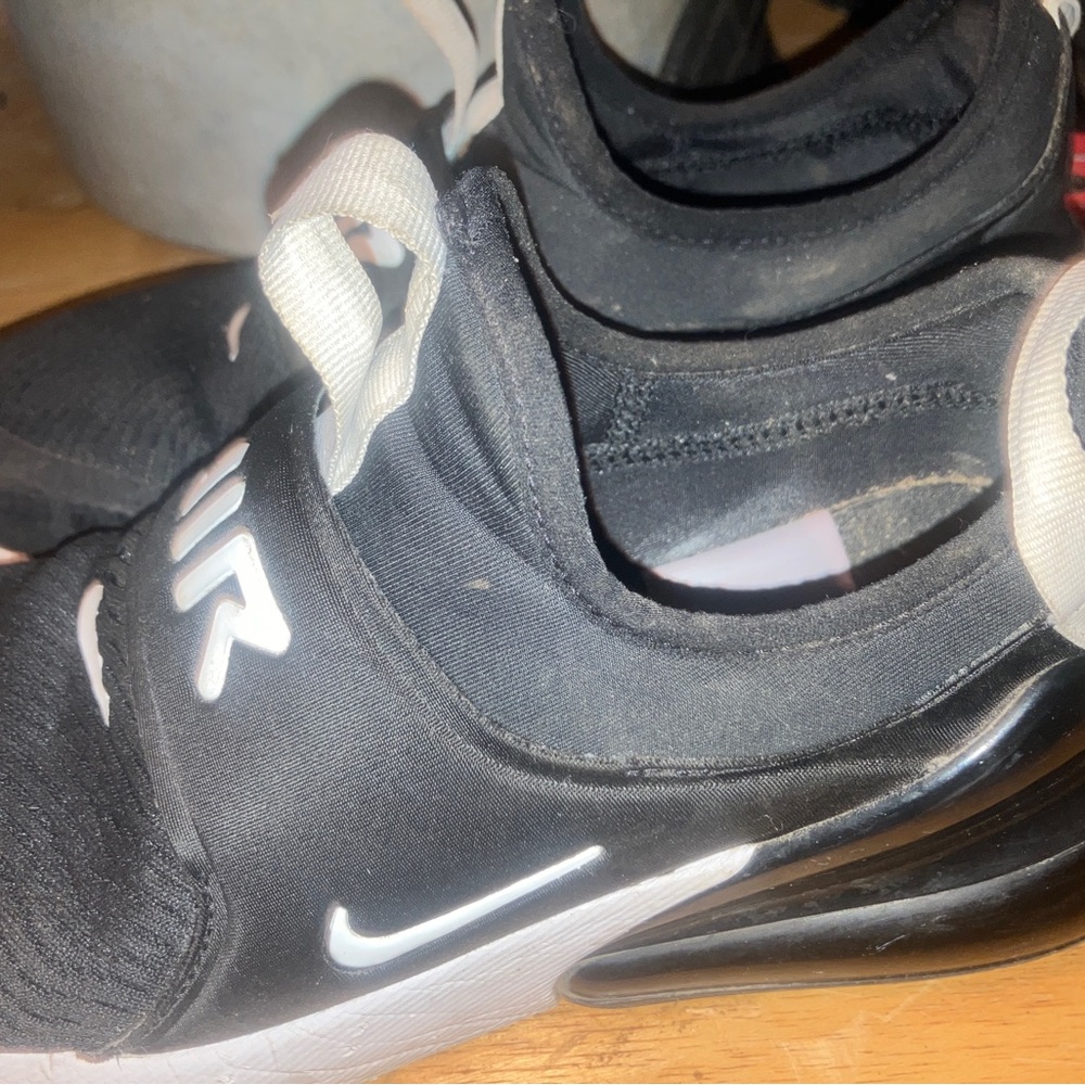 Size 6.5y Nike air max 270 black/white shoes
